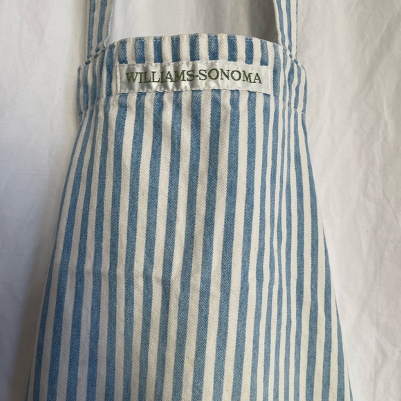 Williams Sonoma Classic Blue and White Apron - Picture 5 of 11
